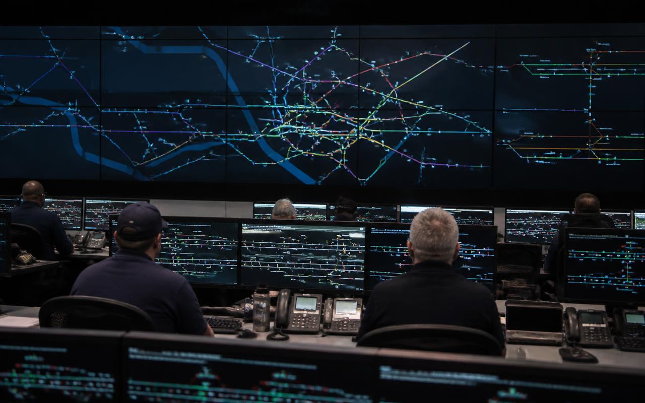 Transit operations control room with network-wide monitoring displays